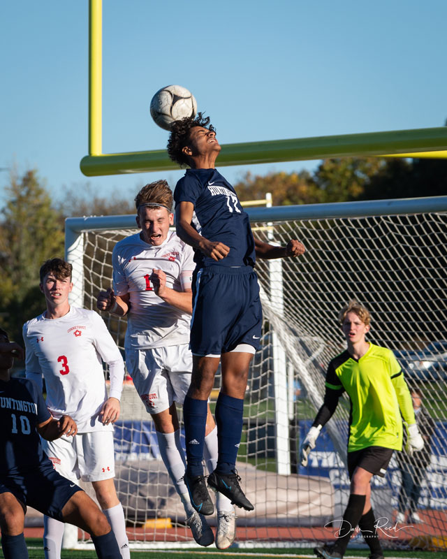 Julio Martinez heads the ball near the goal. (Darin Reed photo.)