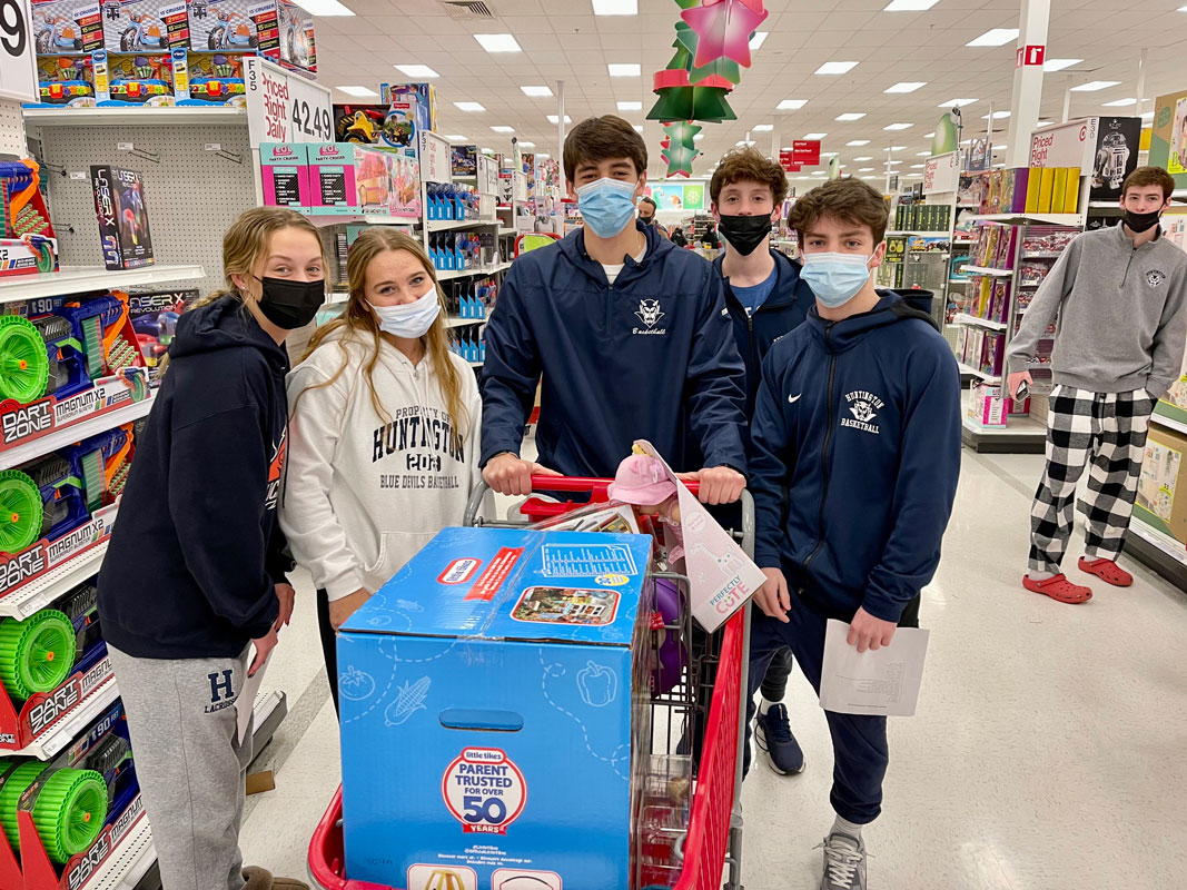 Blue Devil basketball teams went shopping. (Darin Reed photo)