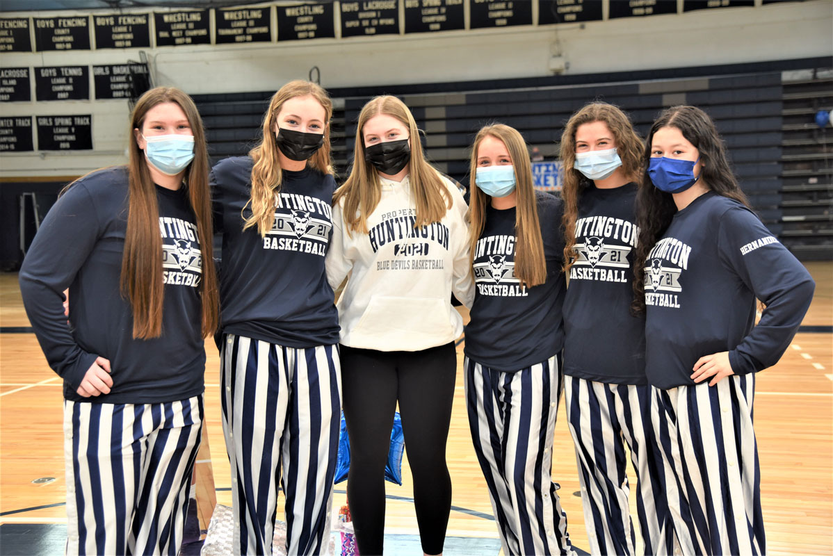 Seniors Lisa Martin, Ainsley Lumpe, Charlotte Maggio, Jordan Forte, Alexa Amorison and Kemberlin Hernandez-Veliz.