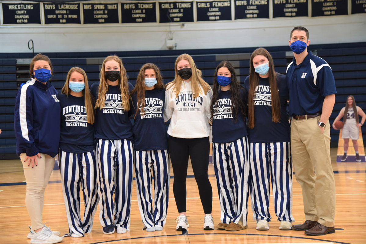 The Huntington girls' basketball team's six senior with coaches Marissa Bergmann and Mike Kaplan.