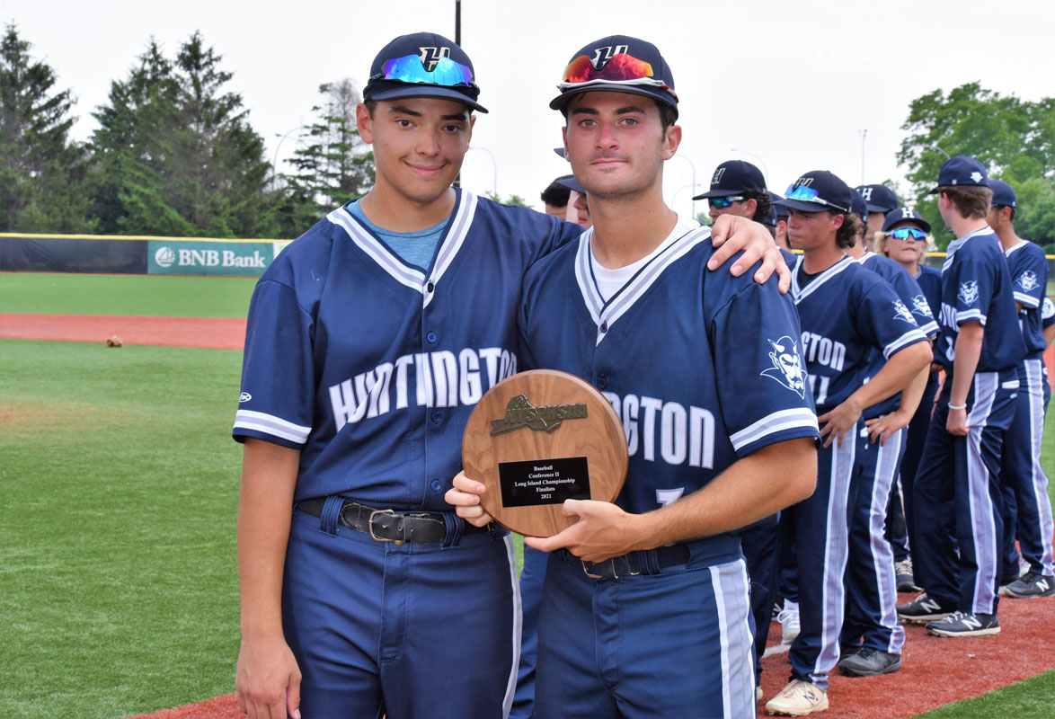 Captains Kyle Colleluori and Chris Segreti with the Long Island runner-up award.