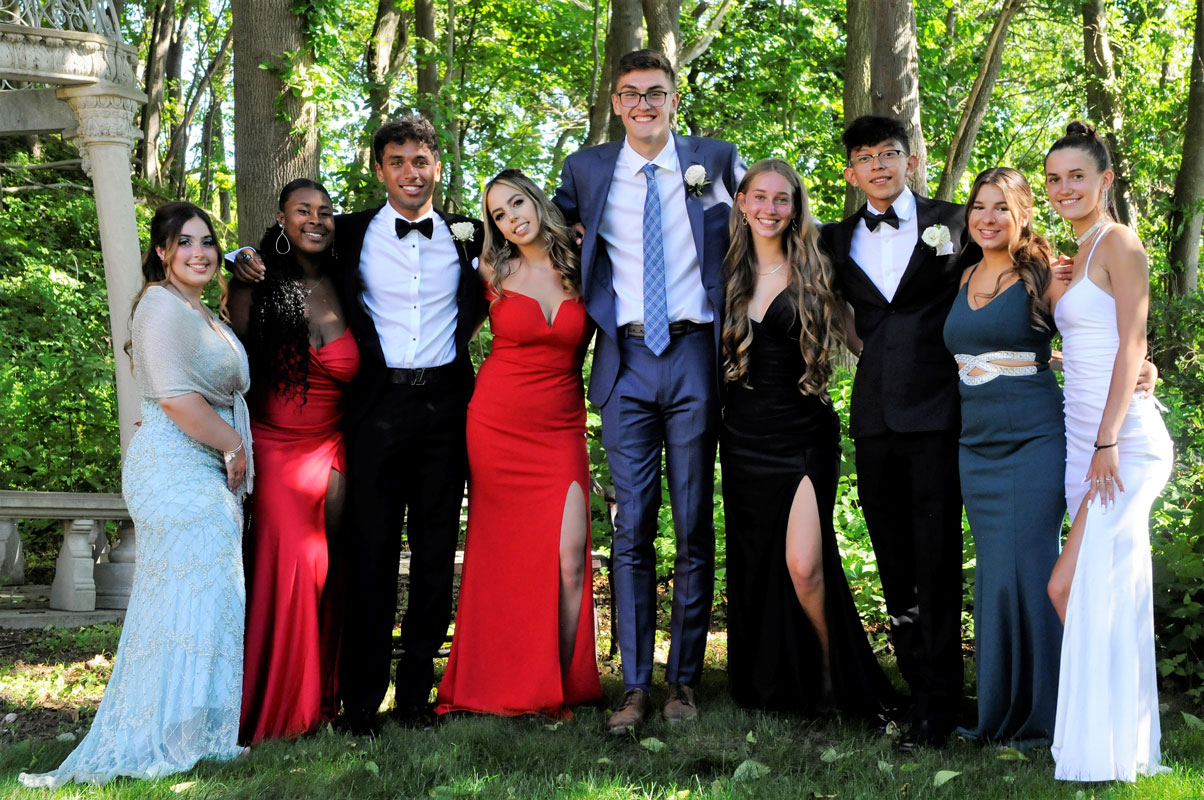 Many of the seniors participated in pre-prom get togethers for photos 