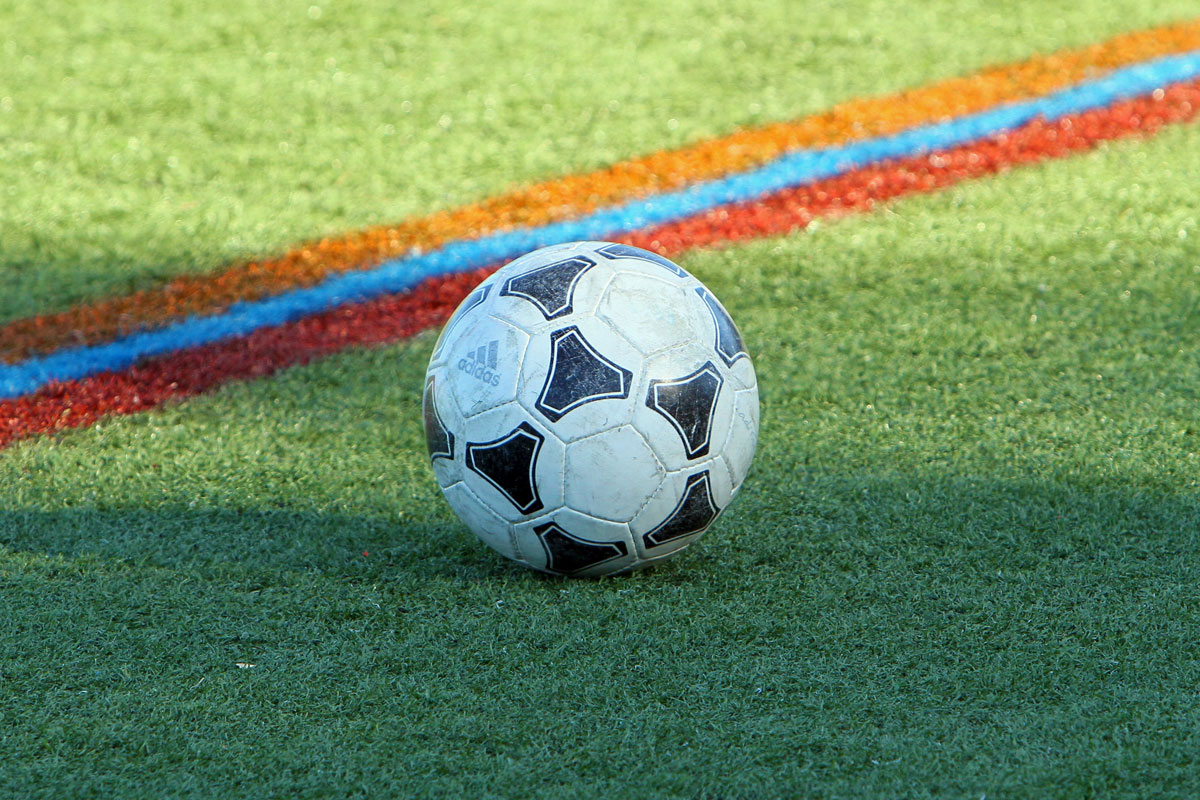 The Huntington JV boys' soccer team looks strong again this year. (Mike Connell photo.)