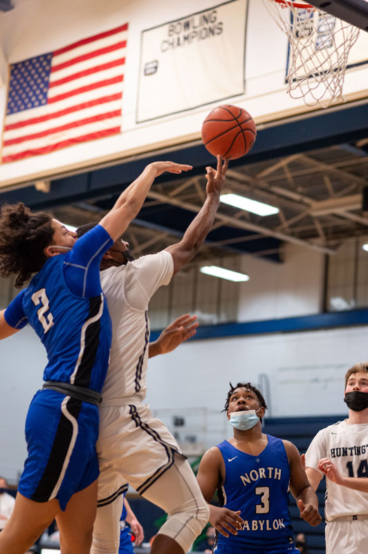 Chad Rowe goes to the basket. (Darin Reed photo.)