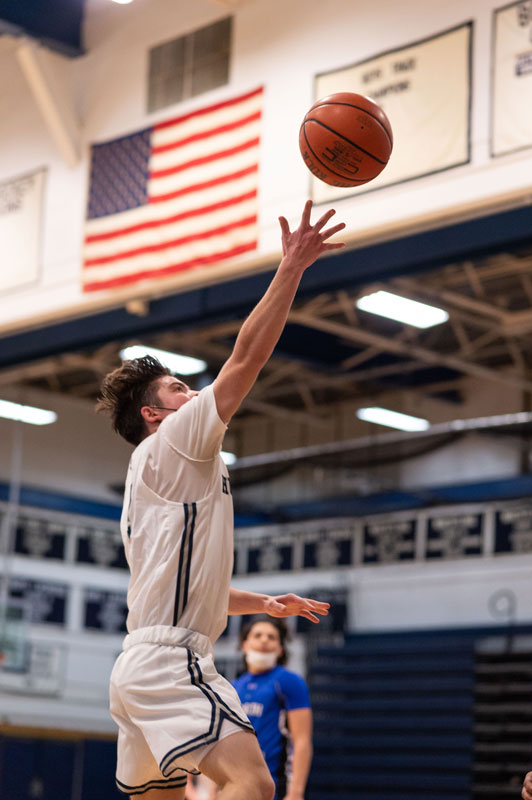 Junior Dylan Coleman goes to the basket. (Darin Reed photo.)