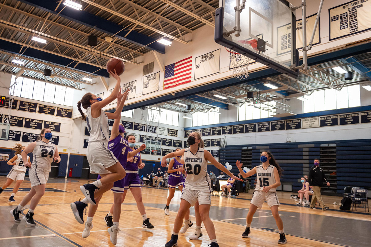 Alexa Amorison goes to the basket for Huntington. (Darin Reed photo.)