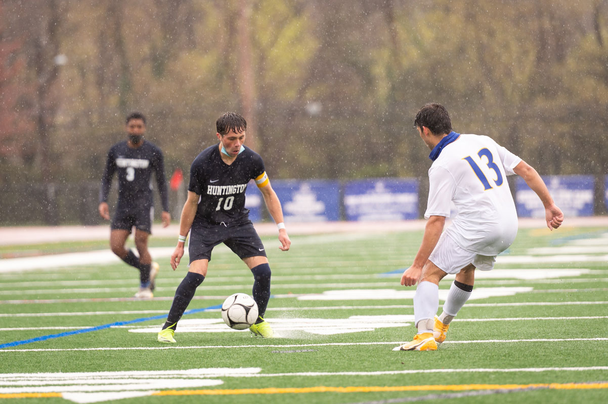 Owen Husselbeck (No. 10) has been one of Huntington's best players. (Darin Reed photo)