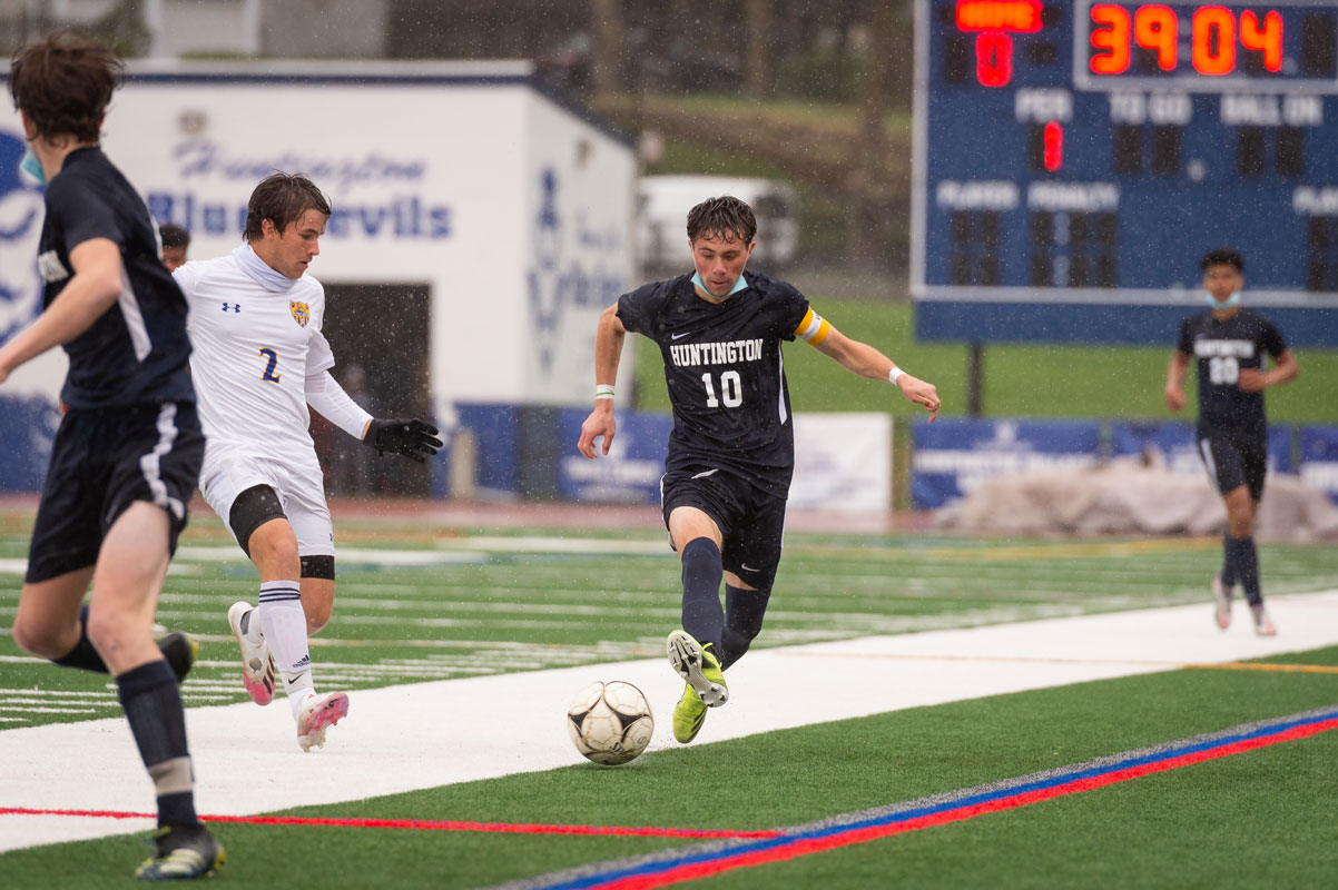 Owen Husselbeck (No. 10) in action. (Darin Reed photo)