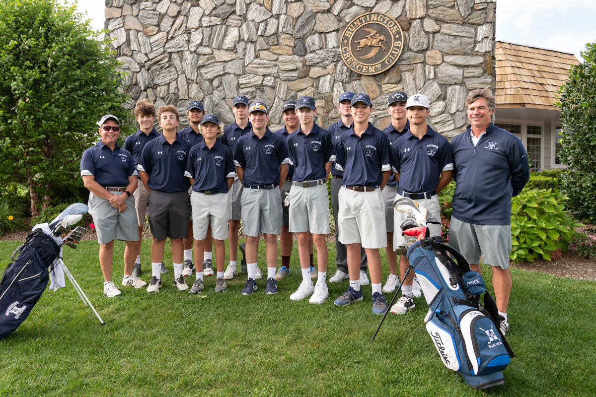 The Huntington varsity golf team won the league title. (Darin Reed photo.)