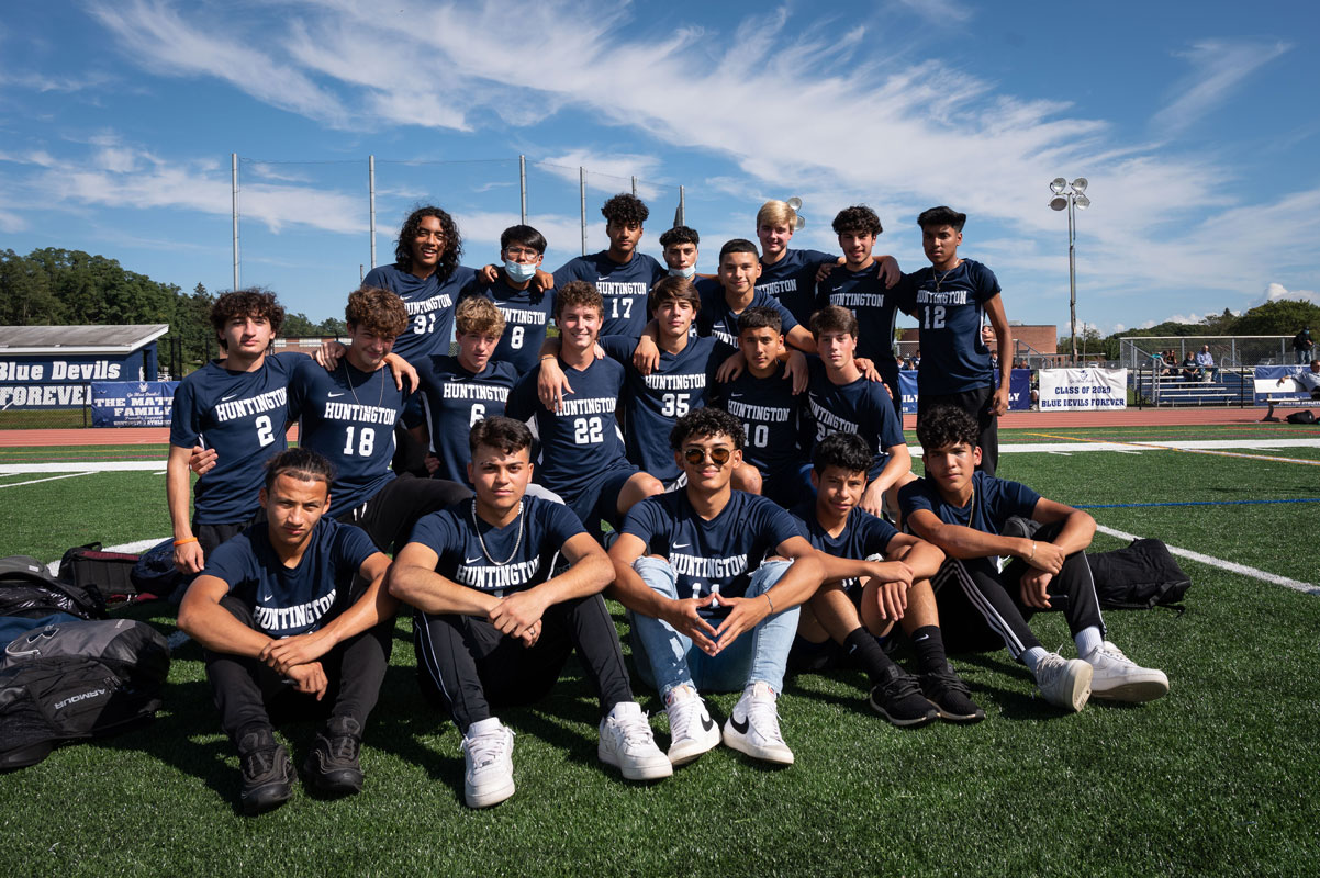 The Huntington High School boys' soccer team. (Darin Reed photo.)