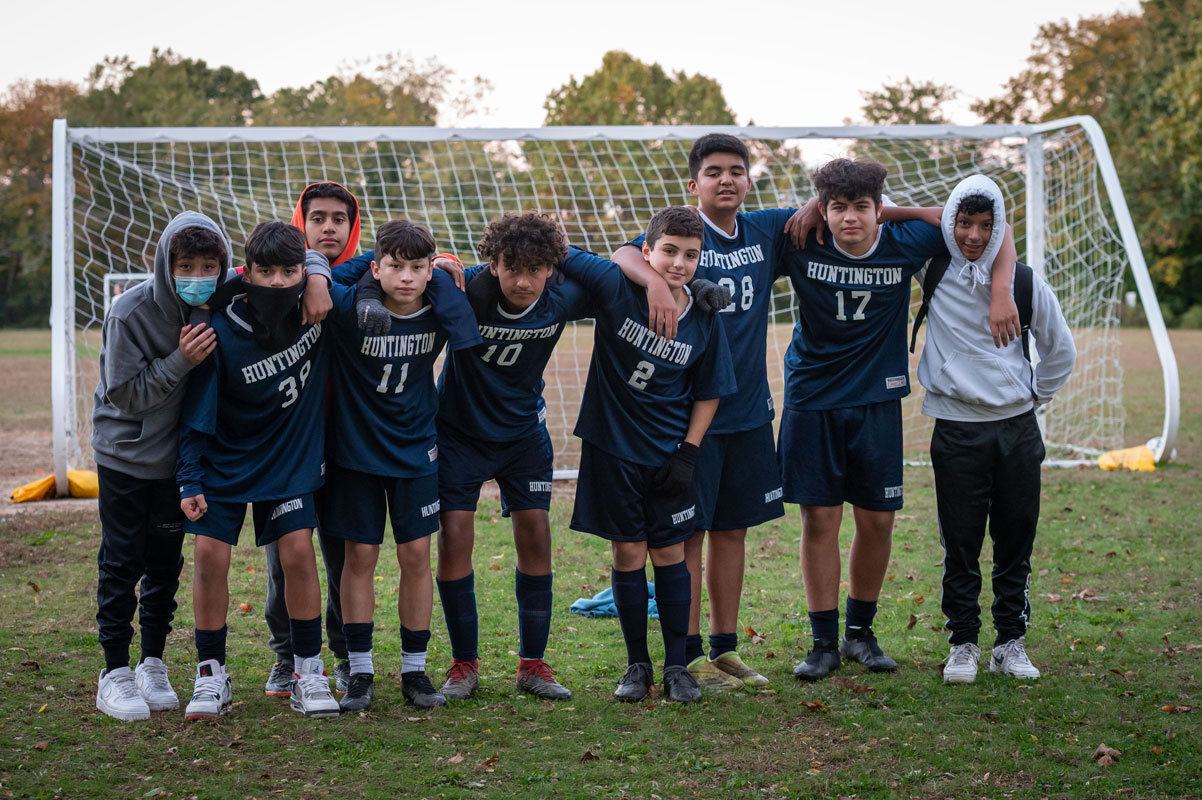 Finley-Blue players take a break. (Darin Reed photo.)