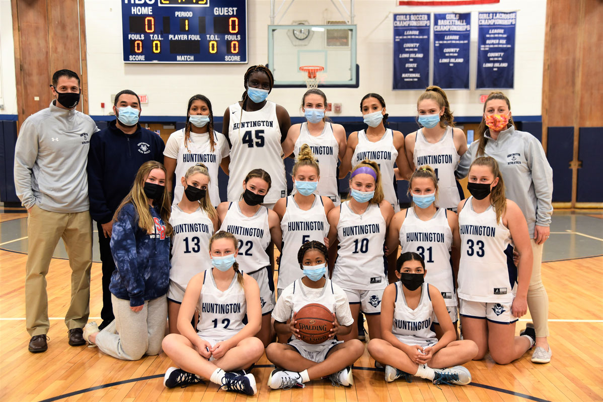 The Blue Devil varsity girls' basketball team posed for a pre-game photo.
