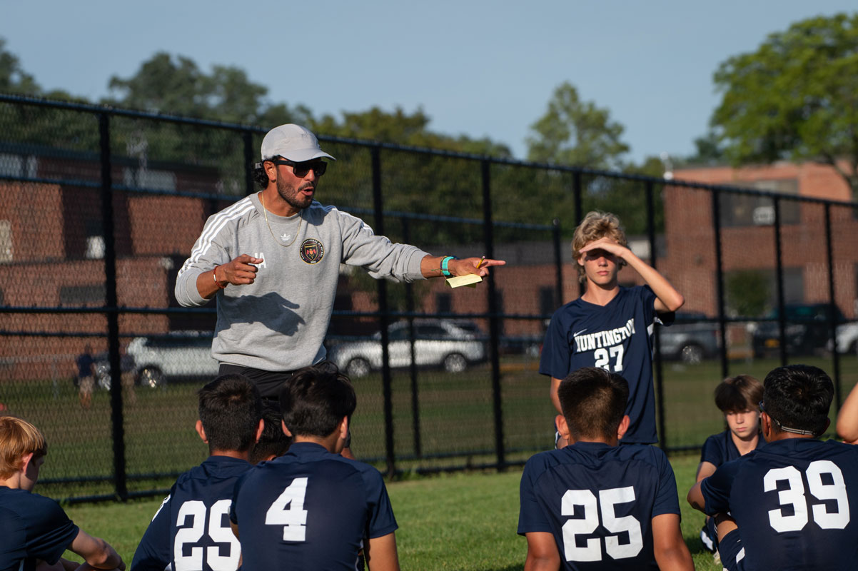 Huntington JV boys' soccer coach Jose Alfaro in action. (Darin Reed photo)