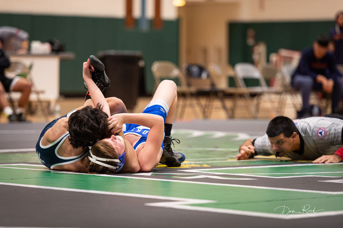 Sam Nicotra cradles up his opponent. (Darin Reed photo)