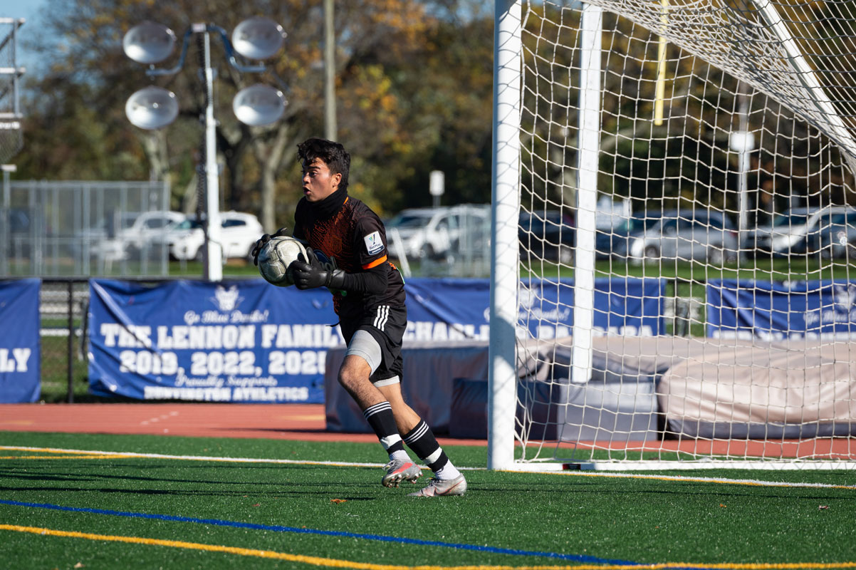 Danny Alzate has nine shutouts this fall, including three straight in the playoffs. (Darin Reed photo.)