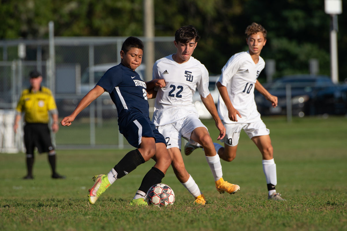 Cruz Flores-Andrade was one of Huntington's best players. (Darin Reed photo)