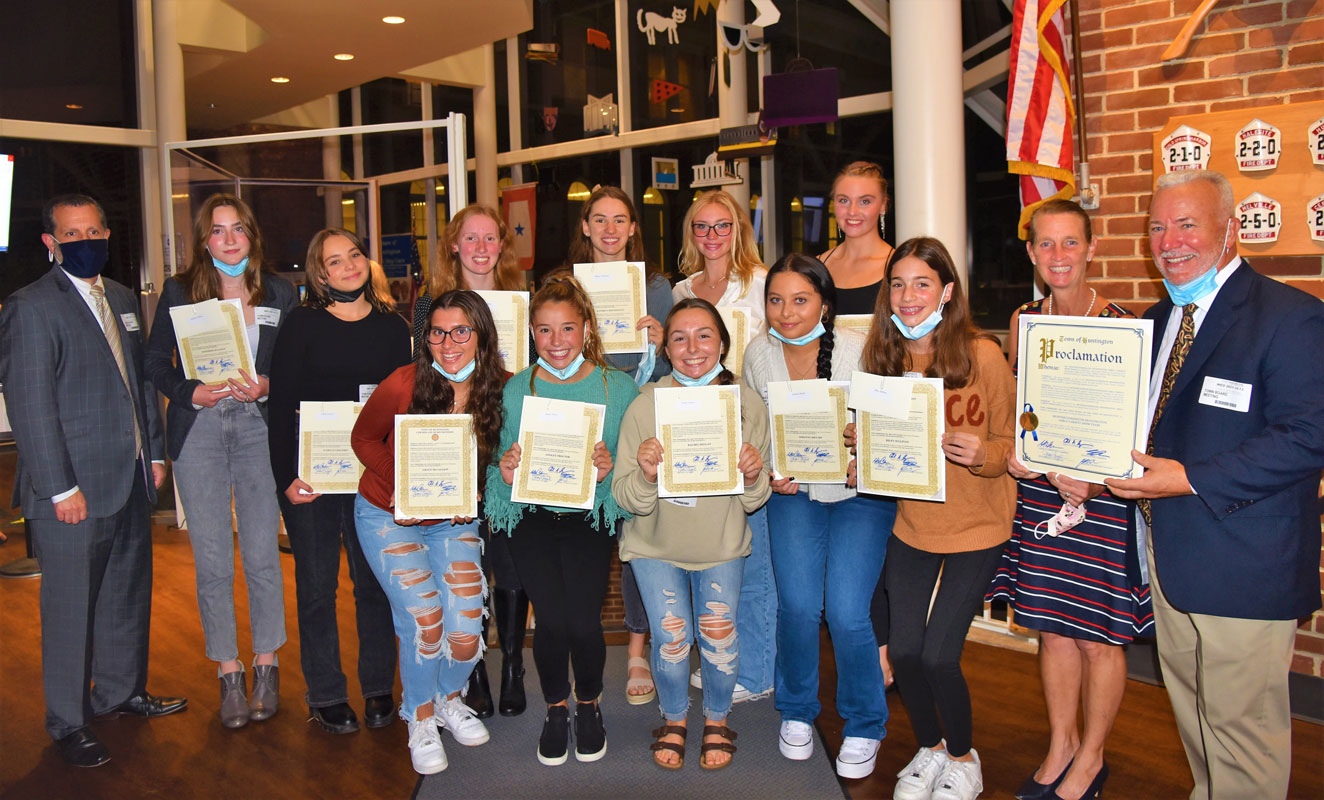 captSupt. Jim Polansky joined the Huntington girls' swim team at Town Hall (ion