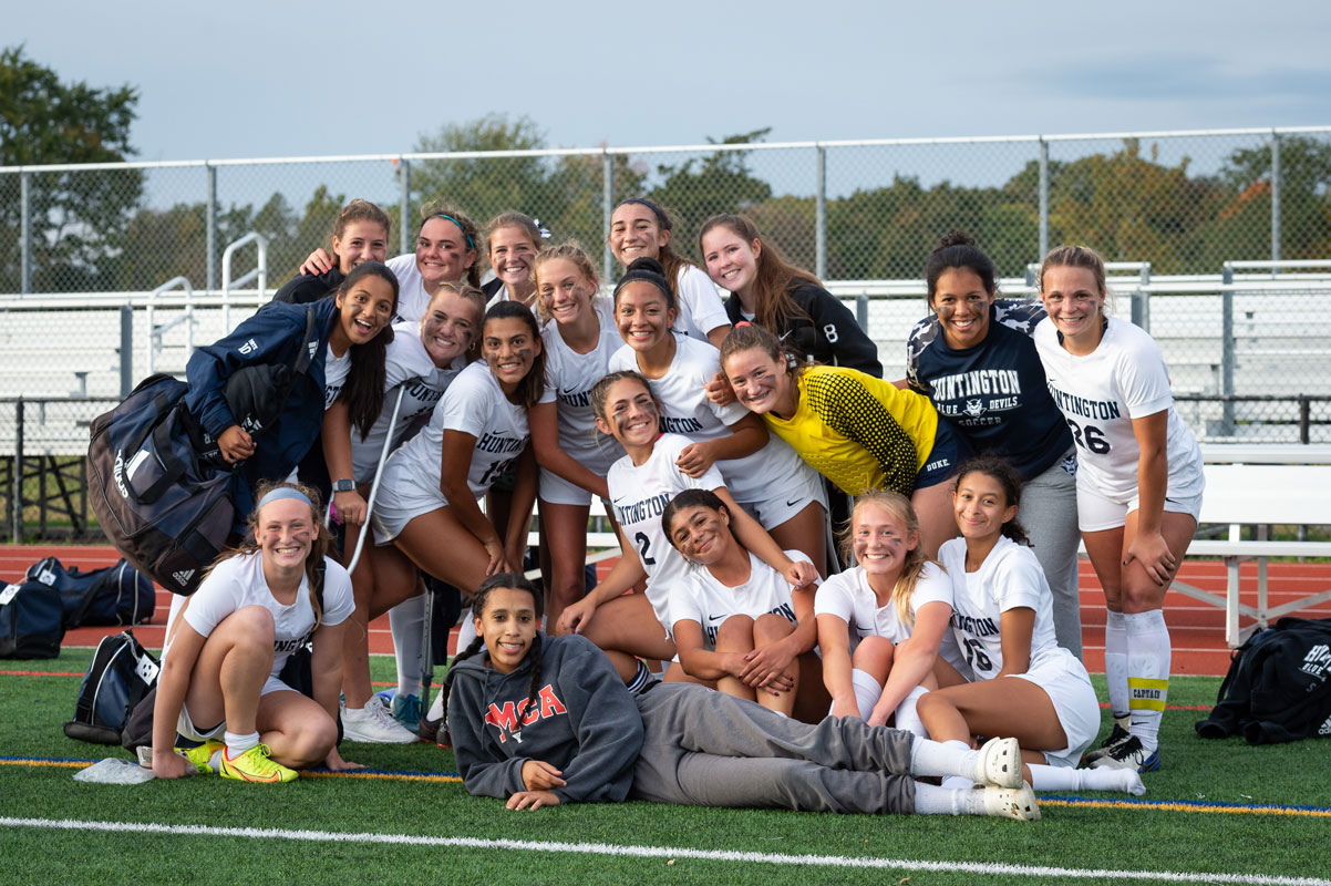 The Blue Devils gathered for a post-playoff game victory photo. (Darin Reed photo.)