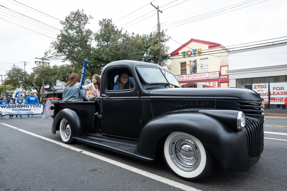 A gorgeous antique truck road along in the parade. (Darin Reed photo.)