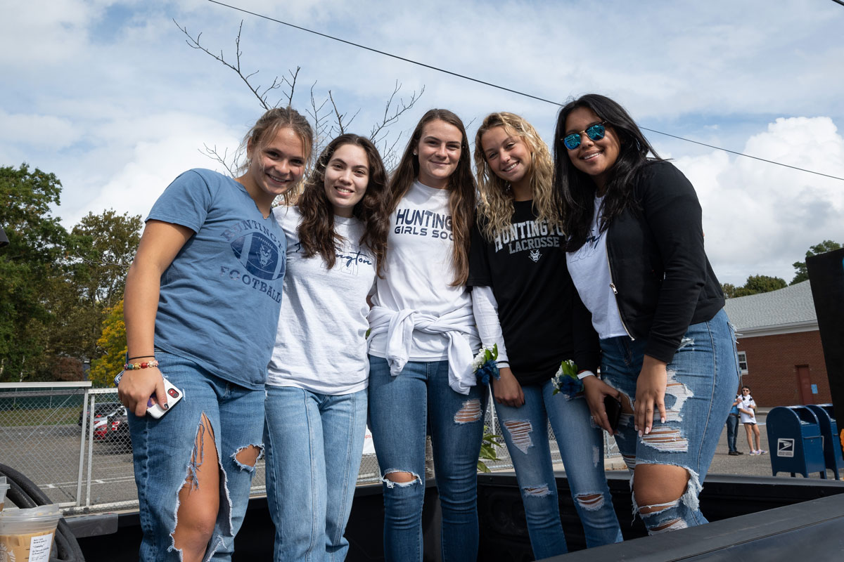 Huntington seniors took delight in their final Homecoming Day celebration. (Darin Reed photo.)