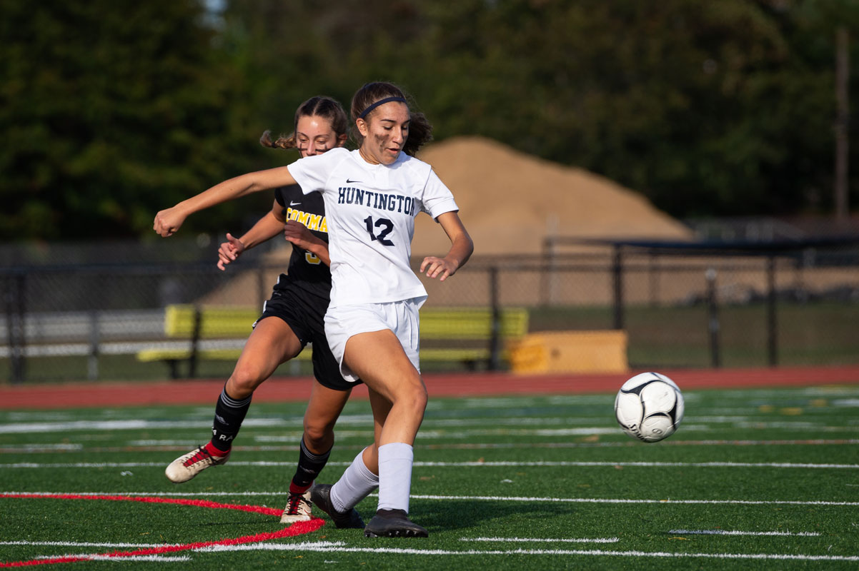 Adrianna LoScalzo is one of Huntington's speedy offensive weapons. (Darin Reed photo.)