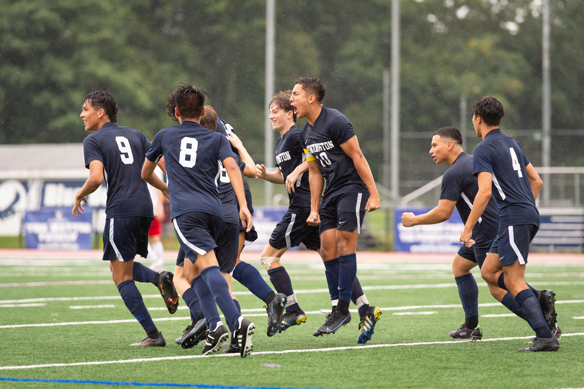 The Huntington boys' soccer team is ranked No. 15 in New York State. (Darin Reed photo)