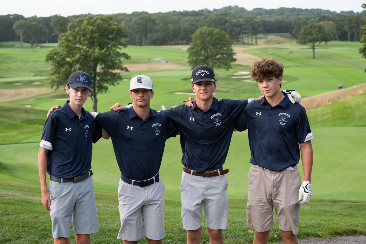 Huntington golfers are a tightknit group. (Darin Reed photo.)