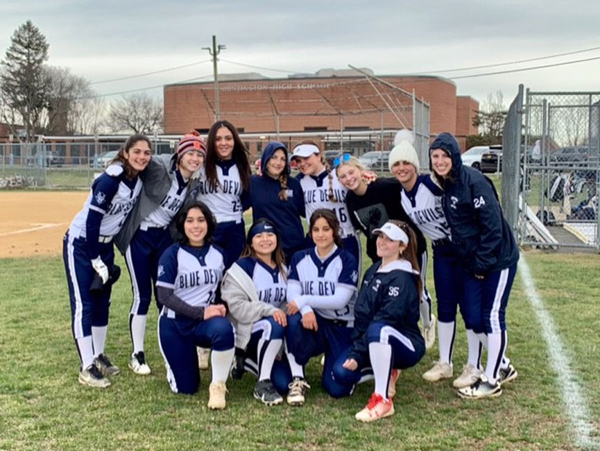 The Huntington varsity softball team.
