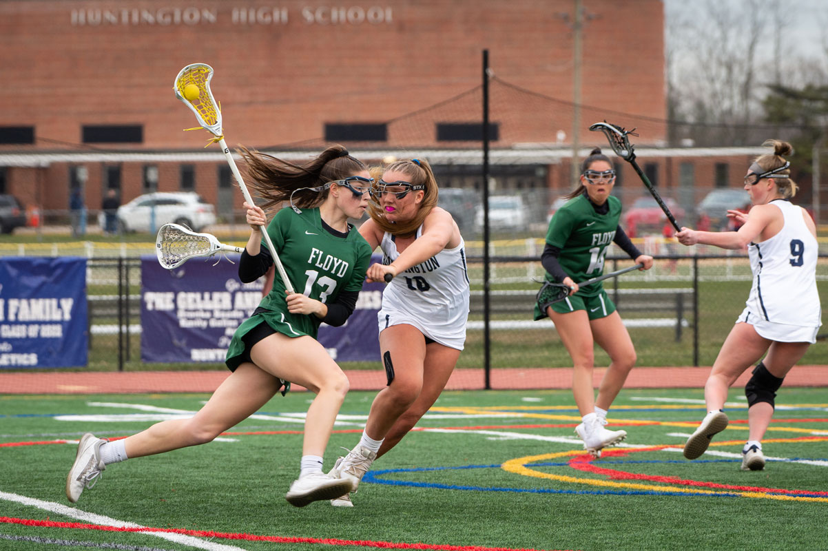 Gianna Forte (right) plays defense against William Floyd. (Darin Reed photo)