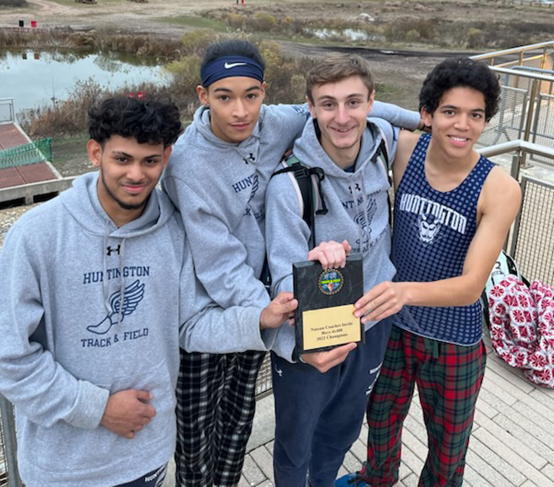  Huntington's winning 4x400m relay team.  