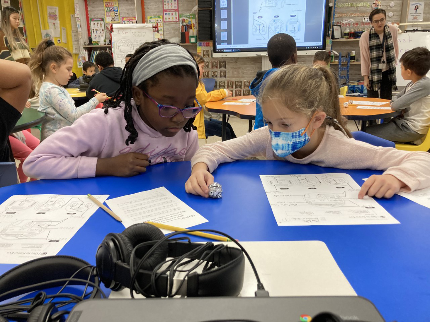  Washington School students are making good use of Ozobot Evo classroom kits   