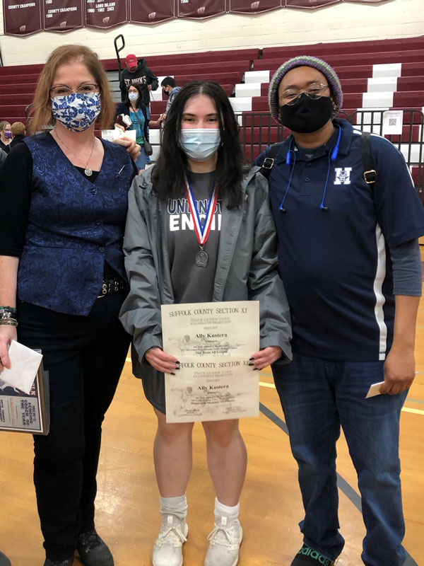 Suffolk runner-up Ally Kustera with Huntington coaches Michelle O'Brien and Vin O'Garra.
