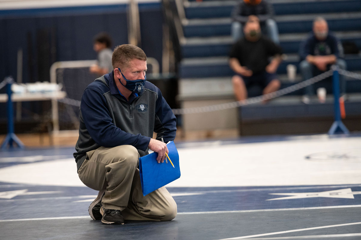 Huntington head coach Travis Smith. (Darin Reed photo.)