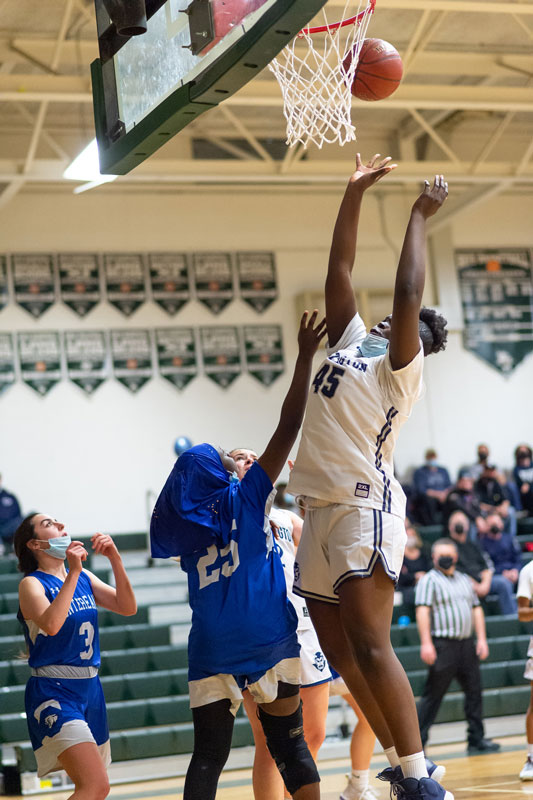 Junie Nosile goes up for the shot. (Darin Reed photo.)