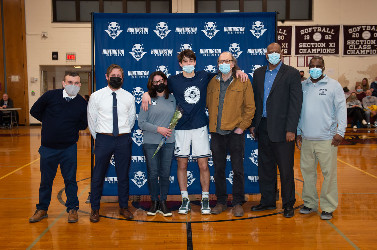 Max Rentsch with his parents, Helen and Andreas and coaches. (Darin Reed photo.)