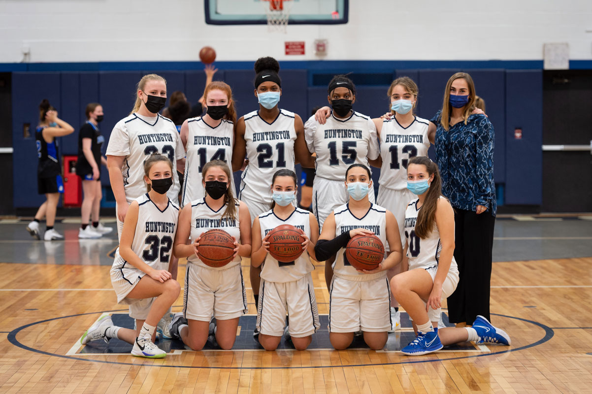 The Huntington High School JV girls' basketball team. (Darin Reed photo.)