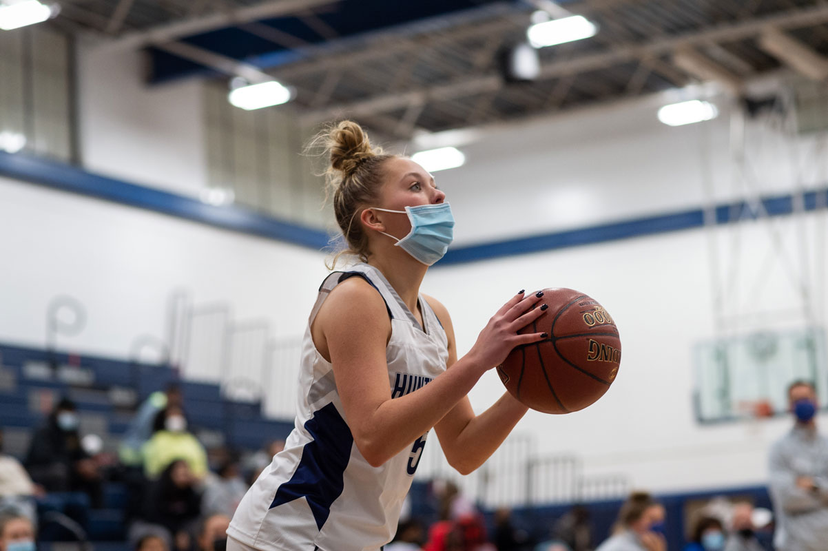 Katie Browne gets set. (Darin Reed photo.)