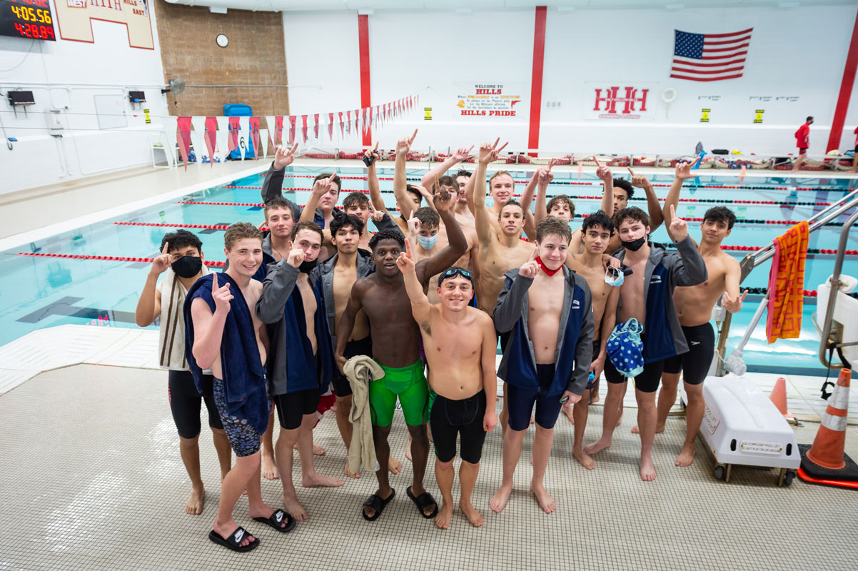 The Huntington-Whitman-Harborfields team is in first place. (Darin Reed photo.)