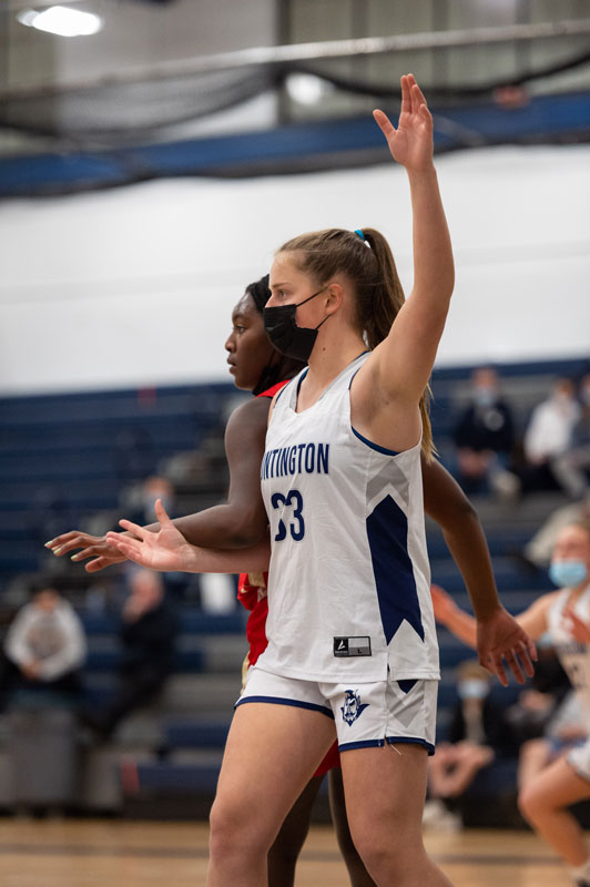Kayleigh Bender calls for the ball. (Darin Reed photo.)