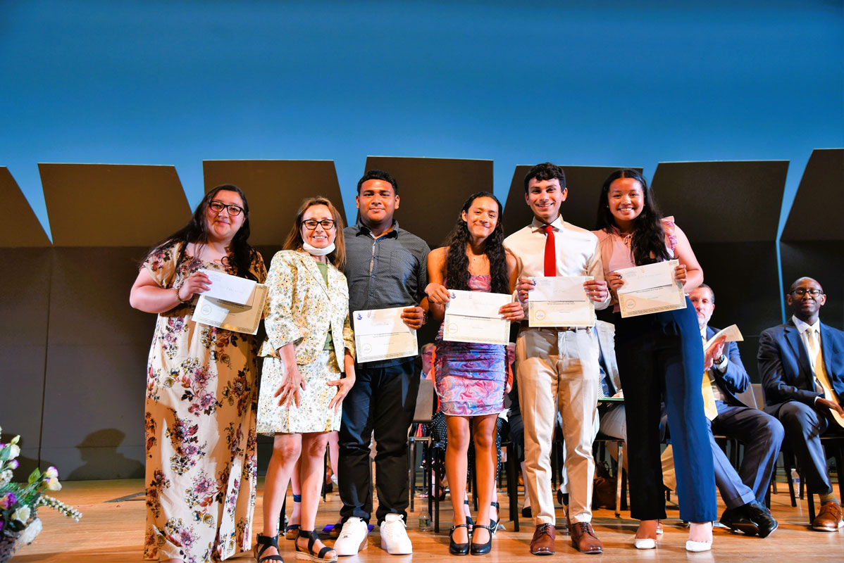 Faculty advisor Rosario Lorenzana with United Amigos scholarship award recipients.