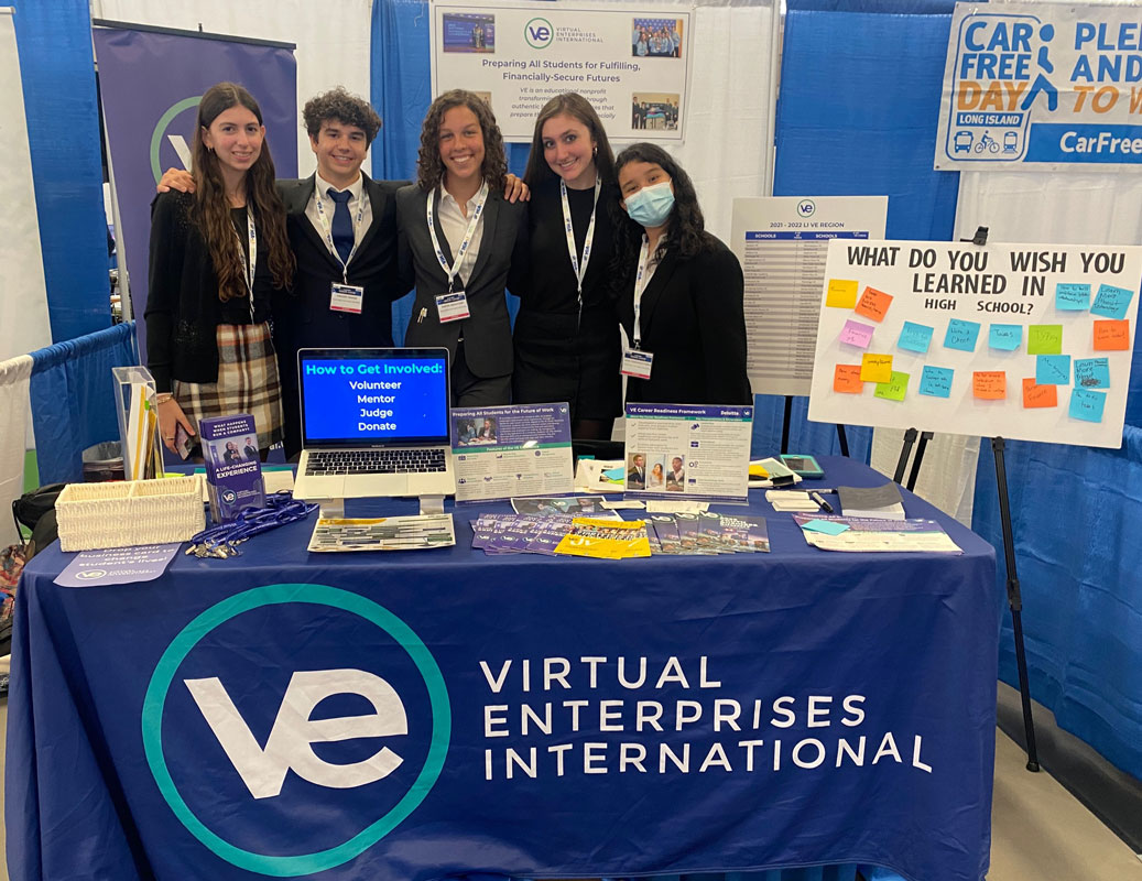 Huntington Virtual Enterprise executives at the HIA-LI trade show .