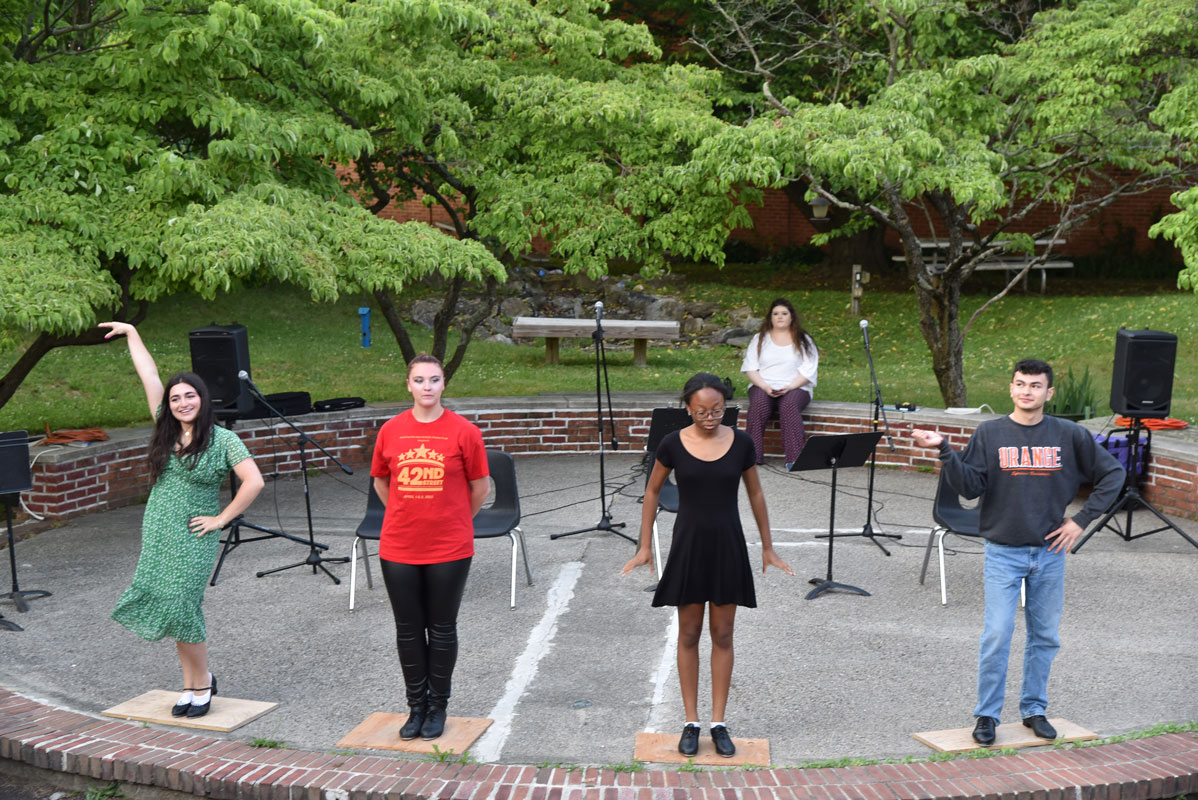 A dance routine was a fun performance for the crowd to watch 
