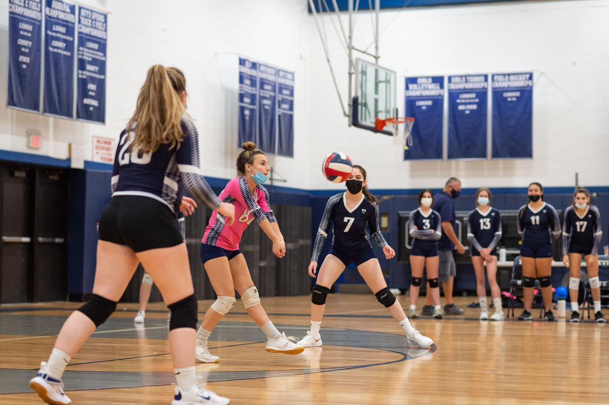 A free weekly program ofgirls' volleyball intramurals and clinics will begin this week.  