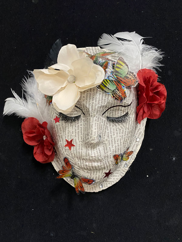 Freshman Daylin Oyuela Manzanarez created this gorgeous mask.