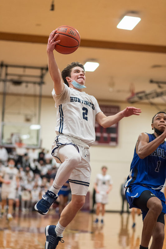 Dylan Coleman drives to the basket. (Darin Reed photo)