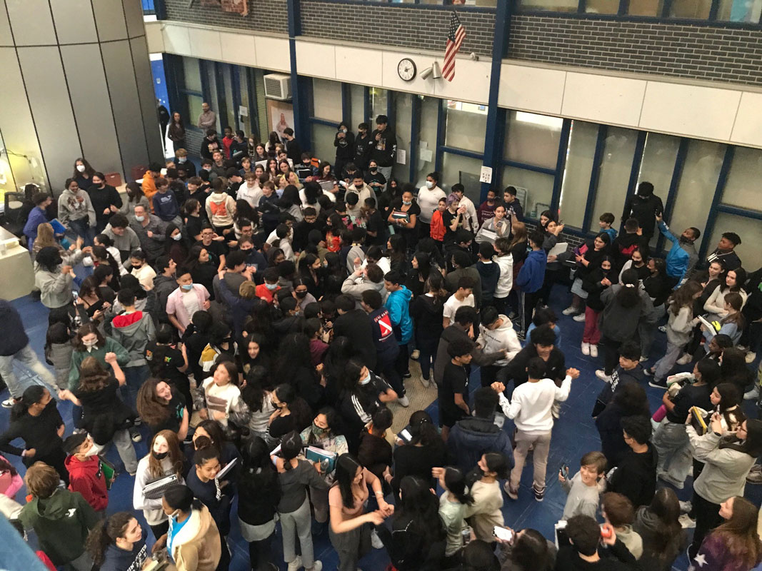 Spanish Flash Mobs in the school's Blue Zone 