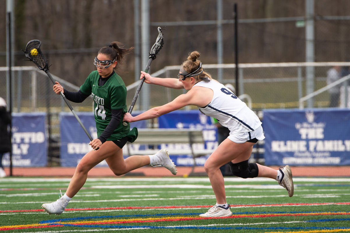 Gretel Cassell (right) plays tough defense for Huntington. (Darin Reed photo.)