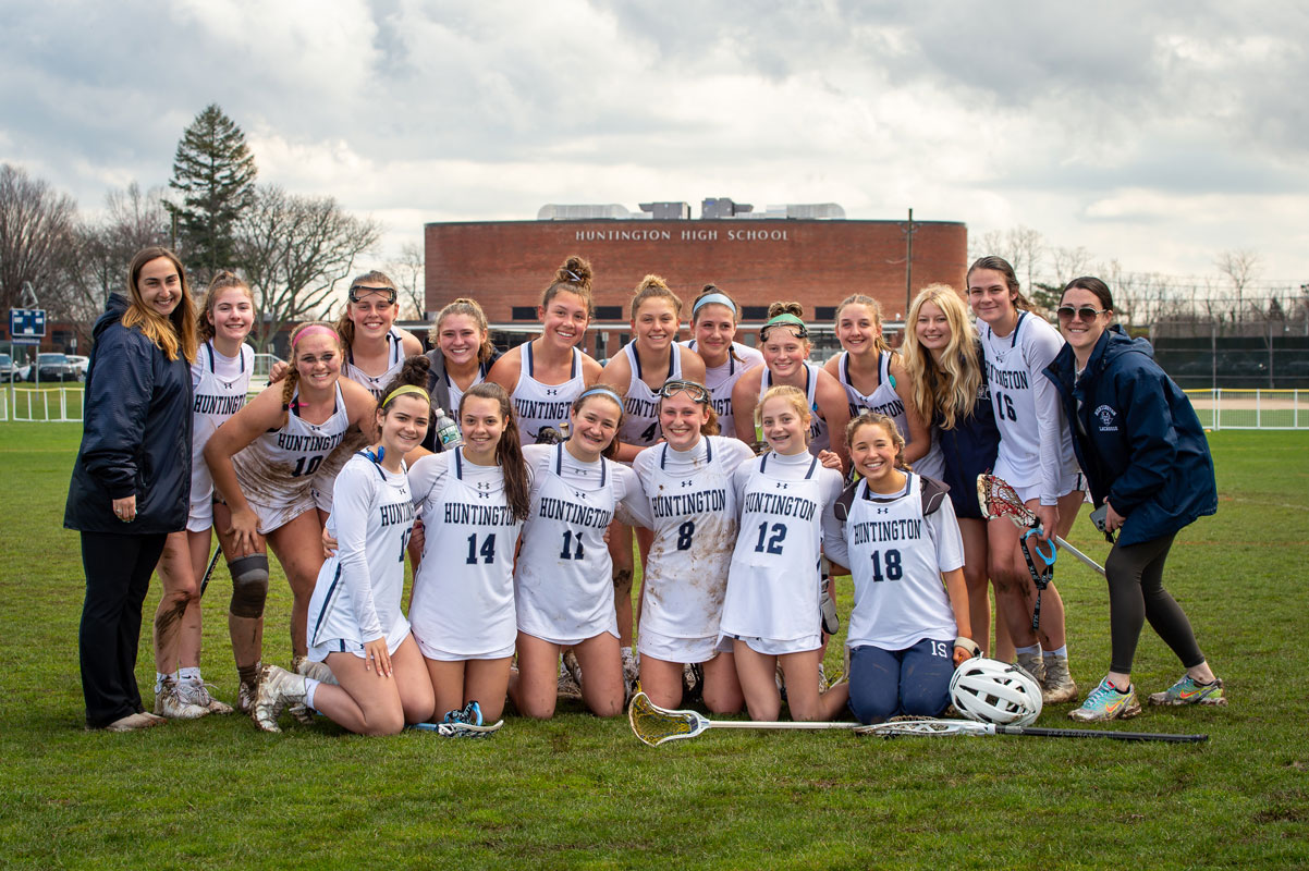 The 2022 Huntington High School varsity girls' lacrosse team. (Darin Reed photo.)