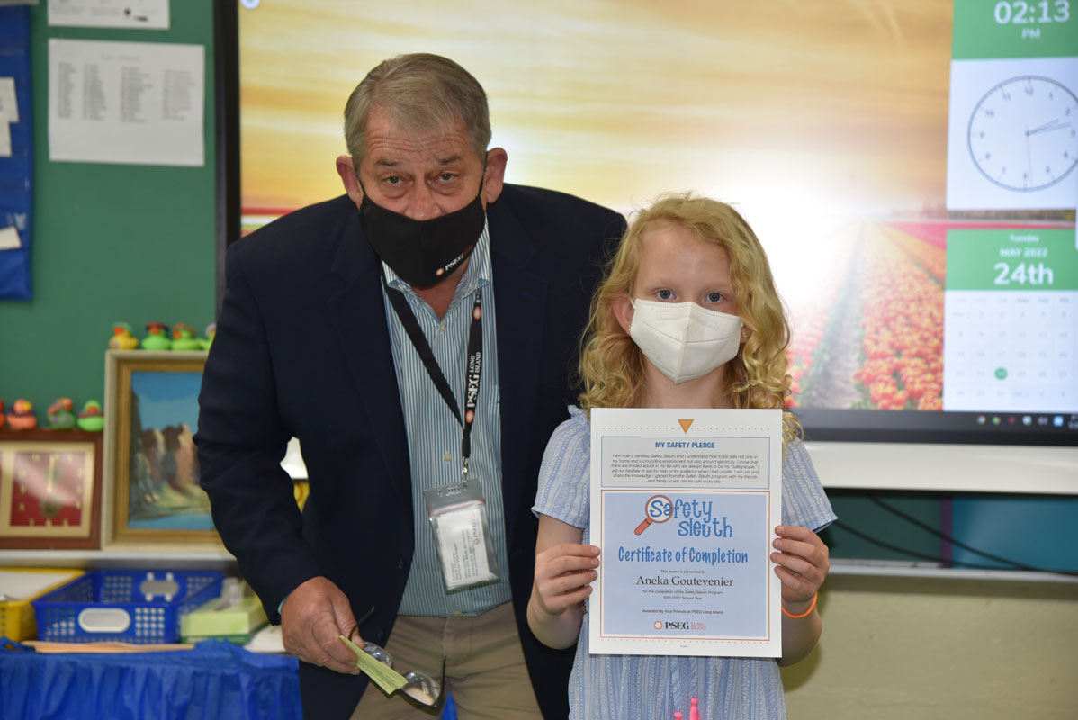  PSEG's Peter Hornick with Flower Hill third grader Aneka Goutevenier  