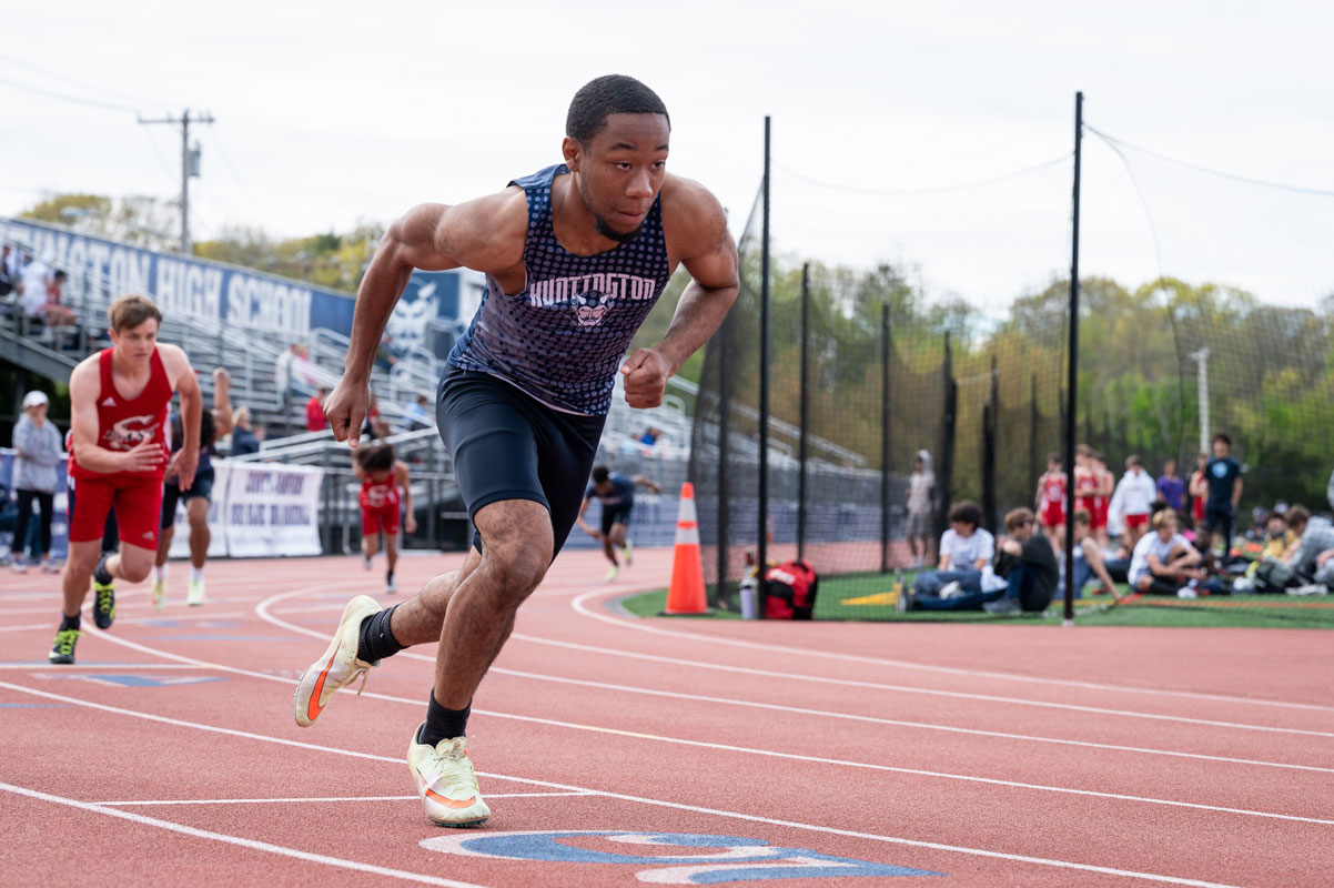 Jahmar Francis ran on the winning 4x400m relay team. (Darin Reed photo.)